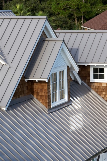 Jaycox Architects and Associates specified an aluminum roof for a private residence in Ponte Vedra Beach, Fla., located three blocks from the Atlantic Ocean, so the material could withstand the corrosive, saltwater environment.