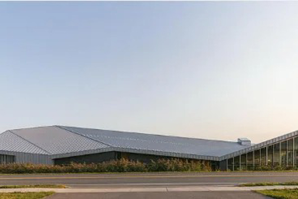 Contemporary Police Station Bridges Urban and Rural Styles with Steel