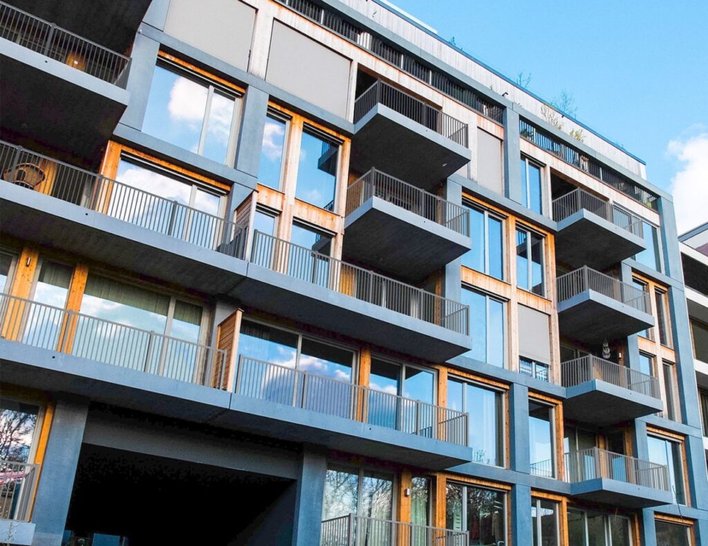 Railing maximizes sightlines - Metal Architecture