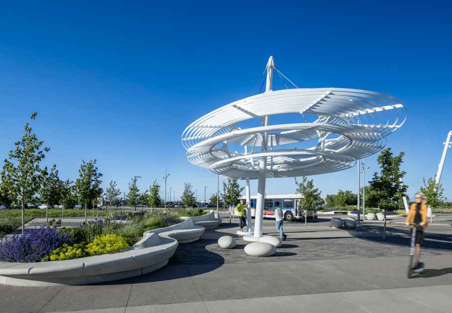 Straight-facing view of cloud-like structure