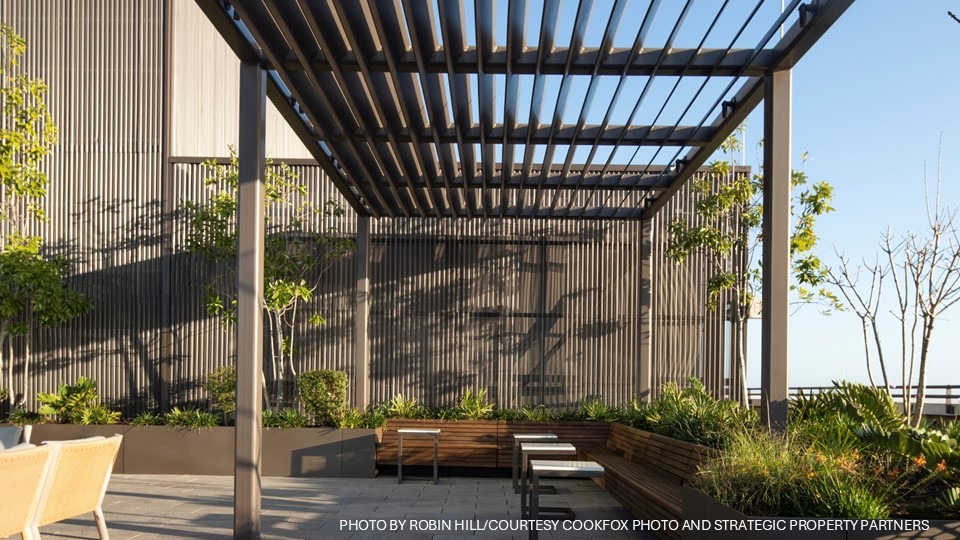 An example of movement-promoting metal design